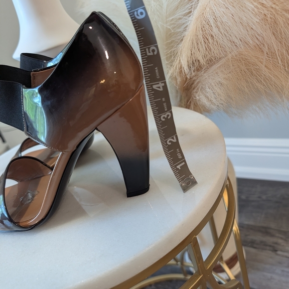 Prada Black and Tan Stiletto Heels with Geometric Pattern - Picture 5 of 13